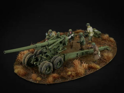US Army 155mm Long Tom heavy howitzer and crew