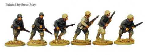 ITWW 3 Italian Riflemen advancing, steel helmets.
